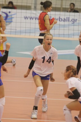 225744_fin_celebrates